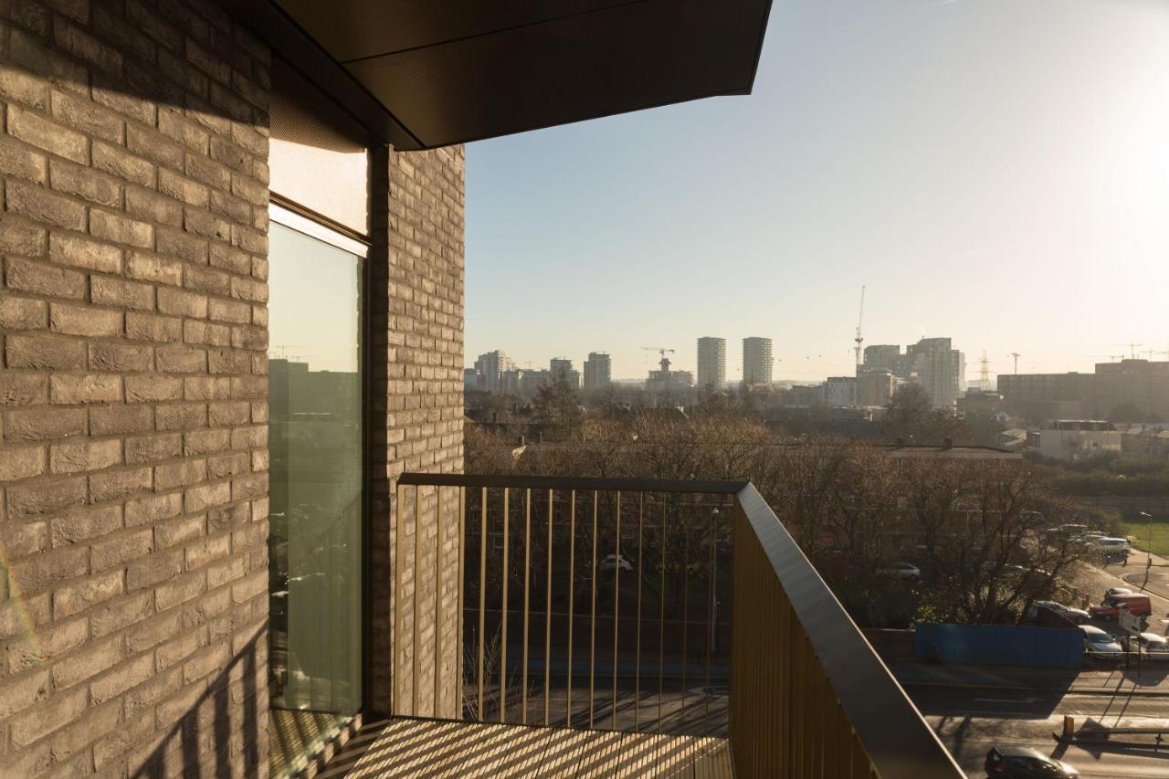 Spacious & Modern 1 Bedroom Close To Station In E16 Londres Extérieur photo
