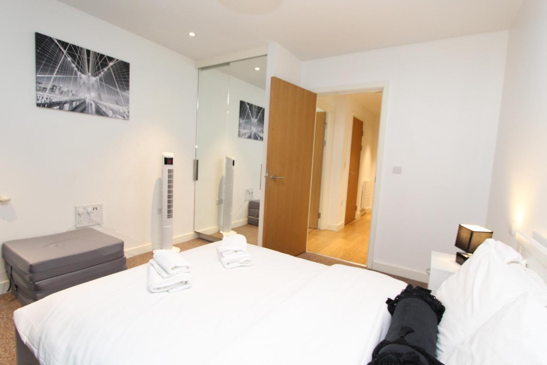 Spacious & Modern 1 Bedroom Close To Station In E16 Londres Extérieur photo